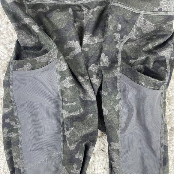 Fabletics On The Go PowerHold High Waisted Capri Leggings Women's XL Camo Mesh - Picture 3 of 11